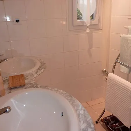 La Maison Des Capucines Oda ve Kahvaltı *